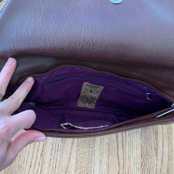 NWOT Matt & Nat Vegan Leather Clutch/Crossbody 14" wide x 7" high - Picture 3 of 3